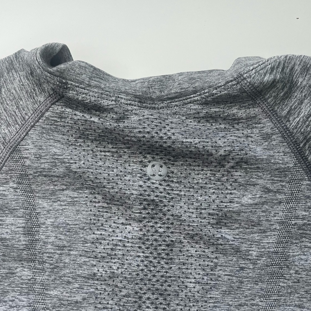 Lululemon swiftly tech short sleeve